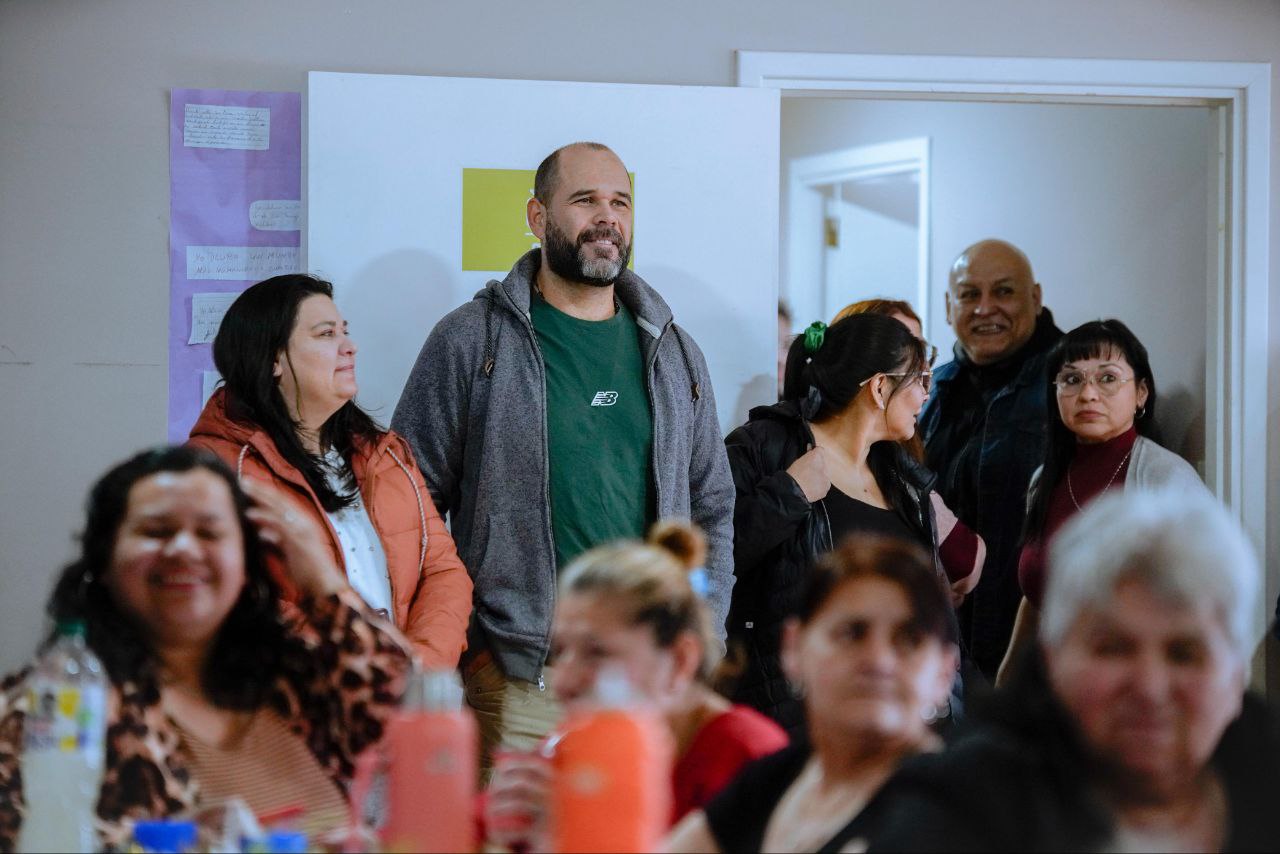 Asimismo el Programa realiza diferentes articulaciones como encuentros de salud integral, grupos de trabajo cognitivo, cortes de cabello y manicuría, acompañados por los alfabetizadores quienes no solo enseñan, sino que además cumplen el rol fundamental de acompañar, concientizar y sostener a las personas, formando un grupo de contención donde además de aprender, comparten con otros.