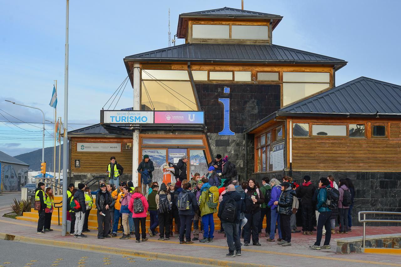 LA MUNICIPALIDAD DE USHUAIA ACOMPAÑÓ UNA NUEVA CAMPAÑA DE LIMPIEZA EN EL CANAL BEAGLE