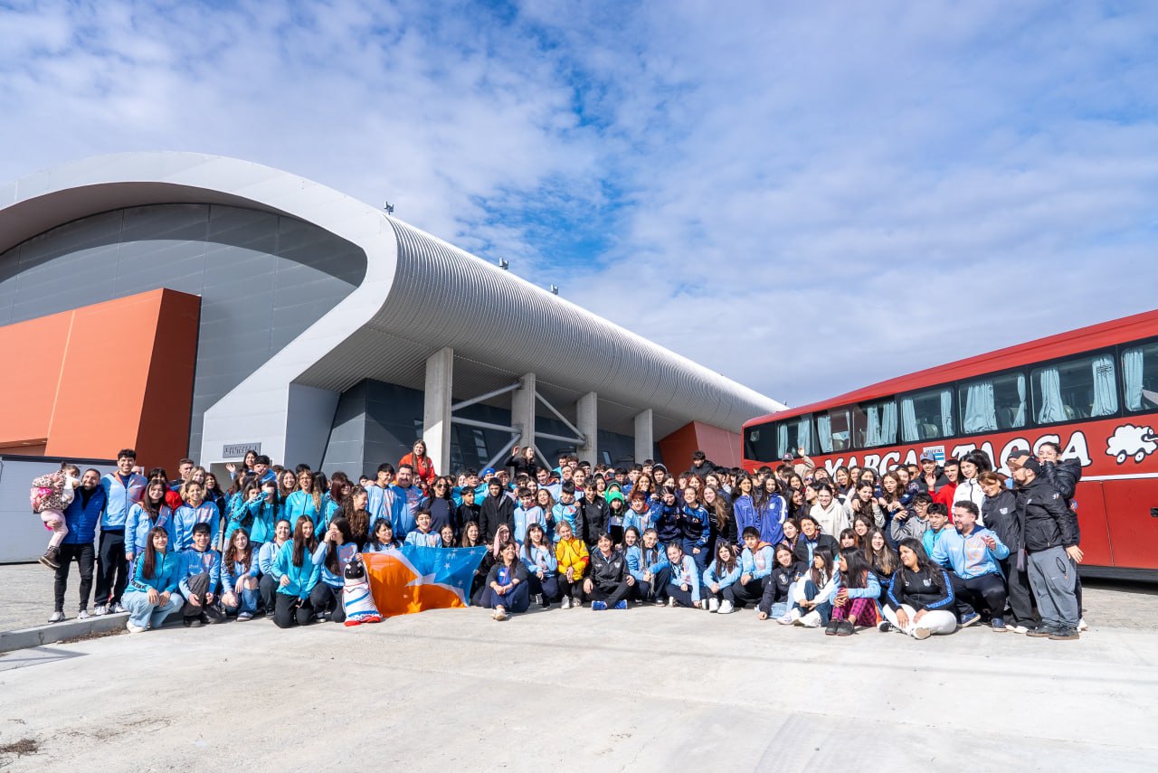 LA DELEGACIÓN DE TIERRA DEL FUEGO VIAJA RUMBO A LOS JUEGOS NACIONALES EVITA 2025