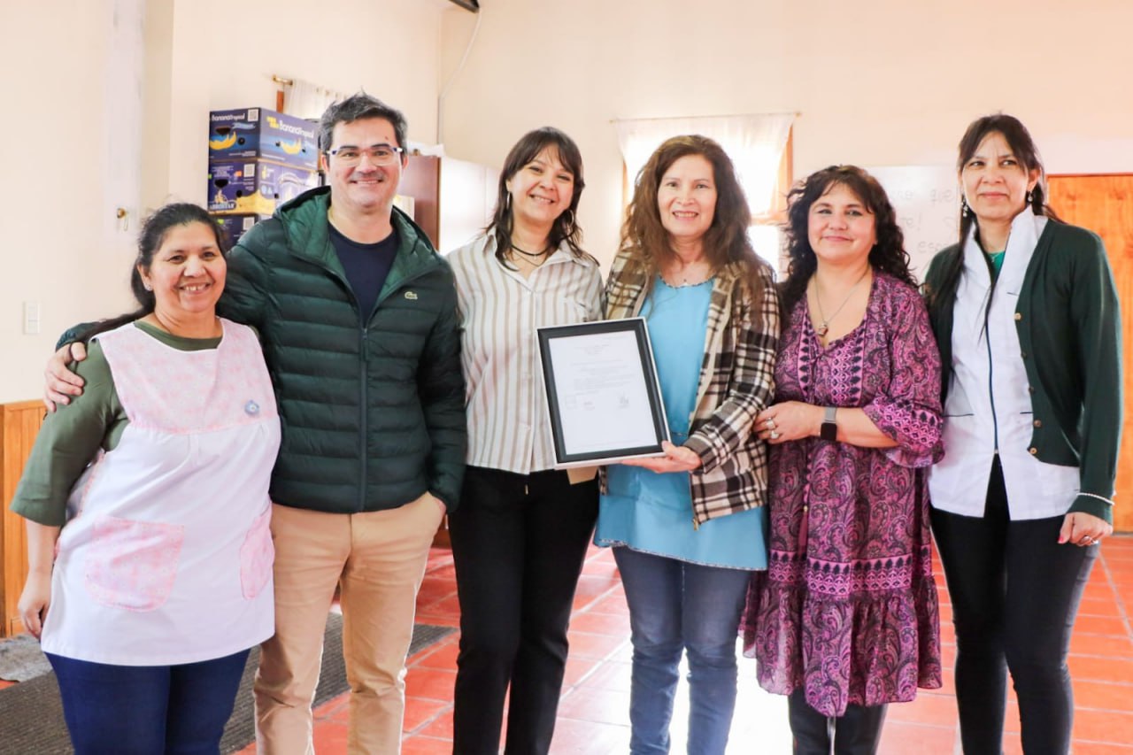 LA ESCUELA DE JÓVENES Y ADULTOS N° 3 DE TOLHUIN FUE NOMBRADA “HAT-SOWE'N” POR LA COMUNIDAD