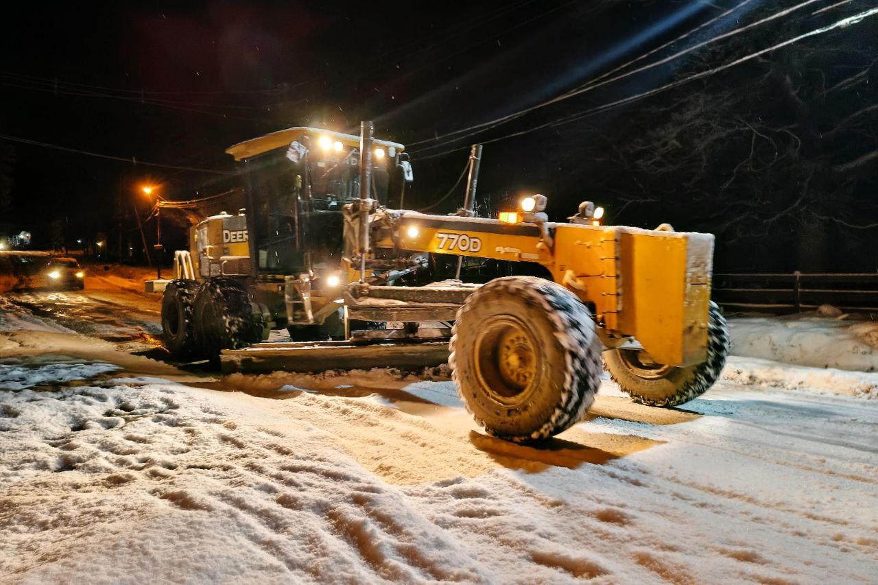 OPERATIVO INVIERNO: PERSONAL Y MAQUINARIA DEL MUNICIPIO DE USHUAIA TRABAJAN EN TODA LA CIUDAD