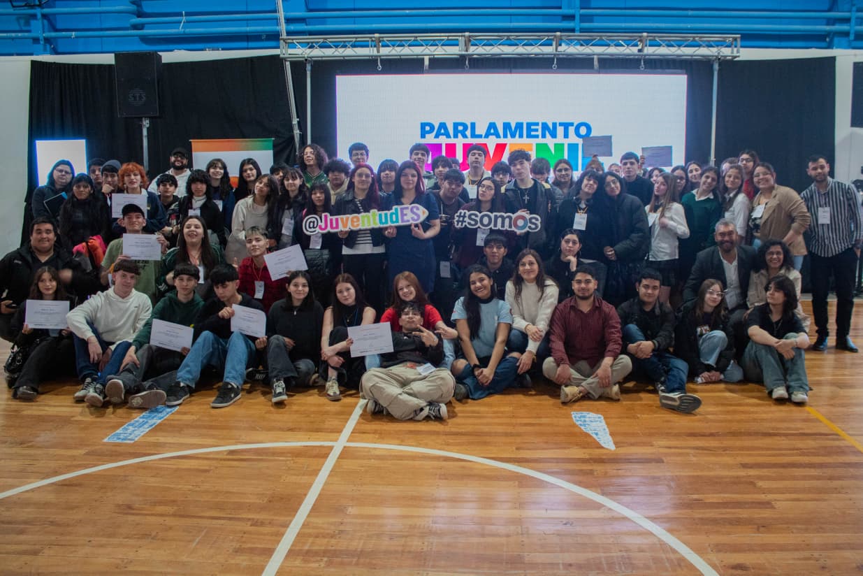 ESTUDIANTES Y DOCENTES FUEGUINOS VIVIERON LA INSTANCIA PROVINCIAL DEL PARLAMENTO JUVENIL DEL MERCOSUR