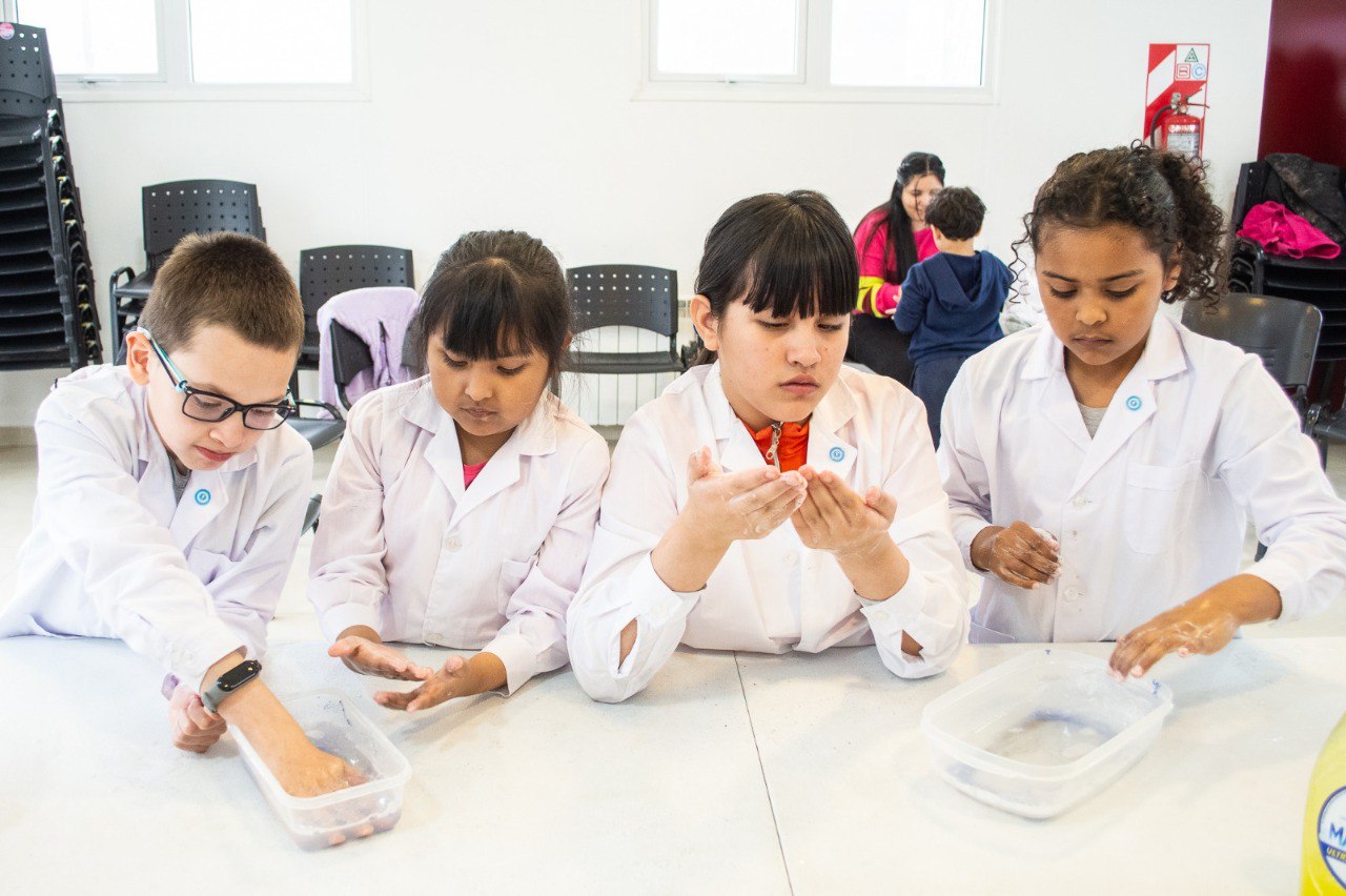 CON CIENCIA Y JUEGOS, LAS INFANCIAS APRENDEN EN EL CENTRO INTEGRAL DE LA MUJER