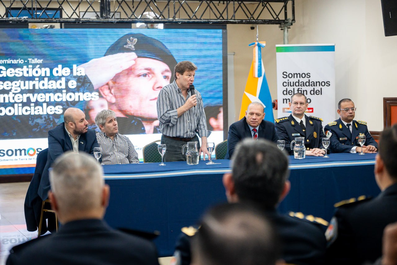 Finalmente, vinculó la capacitación con la protección del capital social. 