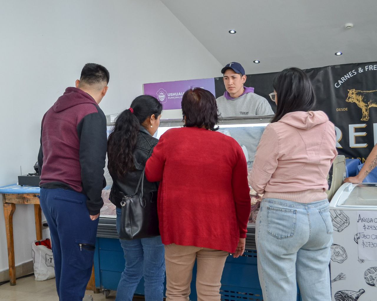 CIENTOS DE VECINOS Y VECINAS ASISTIERON A LA EDICIÓN “DÍA DE LA MADRE” DEL MERCADO CONCENTRADOR DE USHUAIA