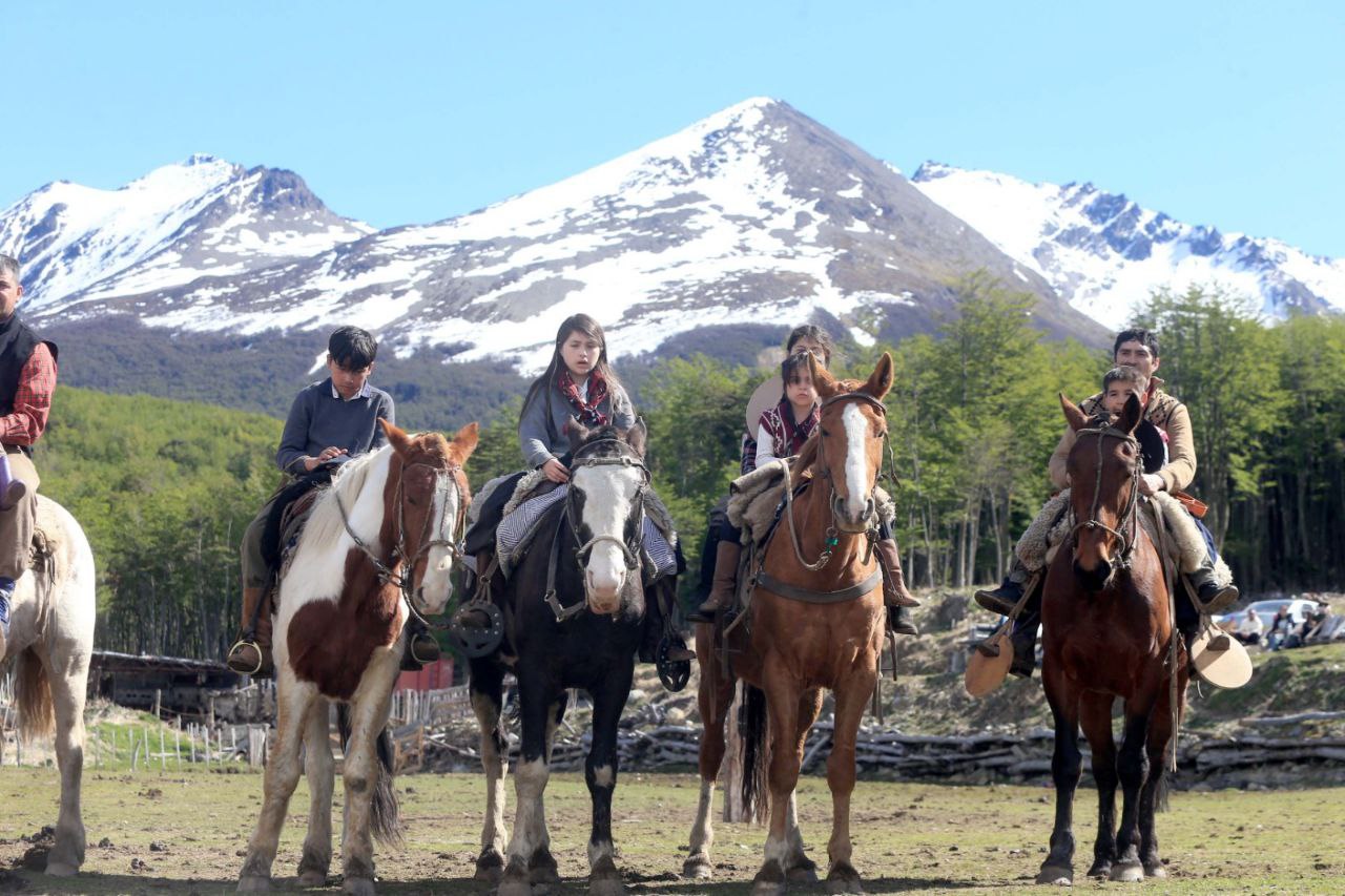 LA MUNICIPALIDAD ACOMPAÑÓ LA JINETEADA POR EL DÍA DE LA MADRE ORGANIZADA POR LA AGRUPACIÓN “GAUCHOS FUEGUINOS”