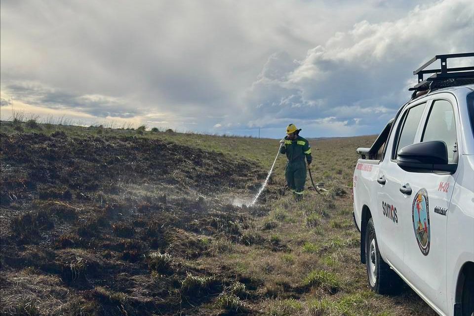 SE DETECTÓ INCENDIO DE PASTIZAL FRENTE A ESTANCIA SARA Y FUE CONTROLADO