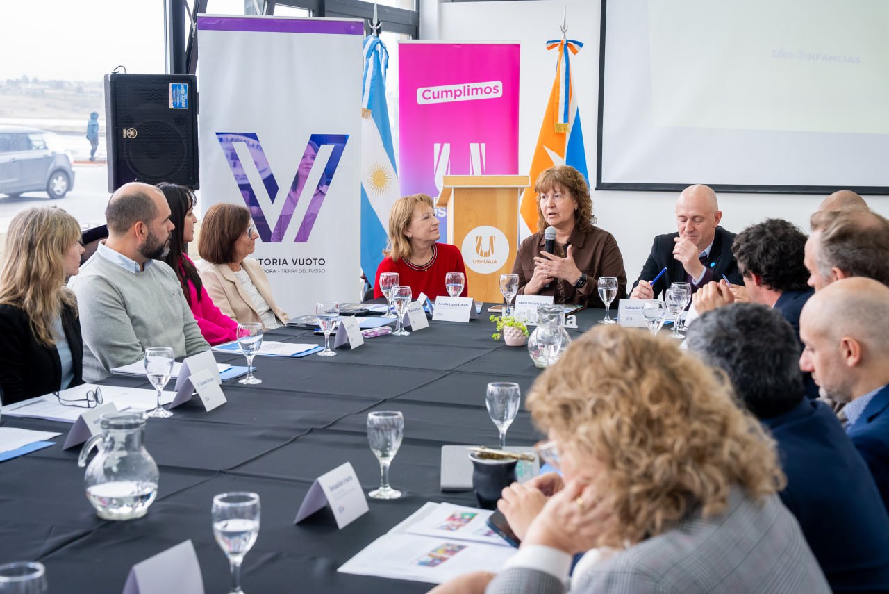 AUTORIDADES DEL GOBIERNO PROVINCIAL PARTICIPARON DEL ENCUENTRO SOBRE DERECHOS DE LA INFANCIA Y ADOLESCENCIA
