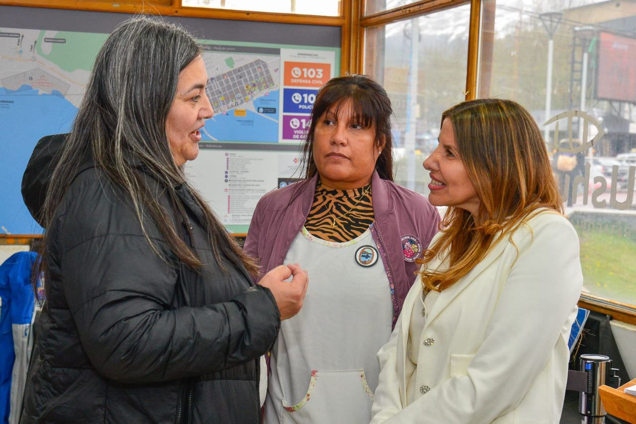 PROGRAMA DE TURISMO SOCIAL: ESTUDIANTES DISFRUTARON DE UNA NAVEGACIÓN POR EL BEAGLE