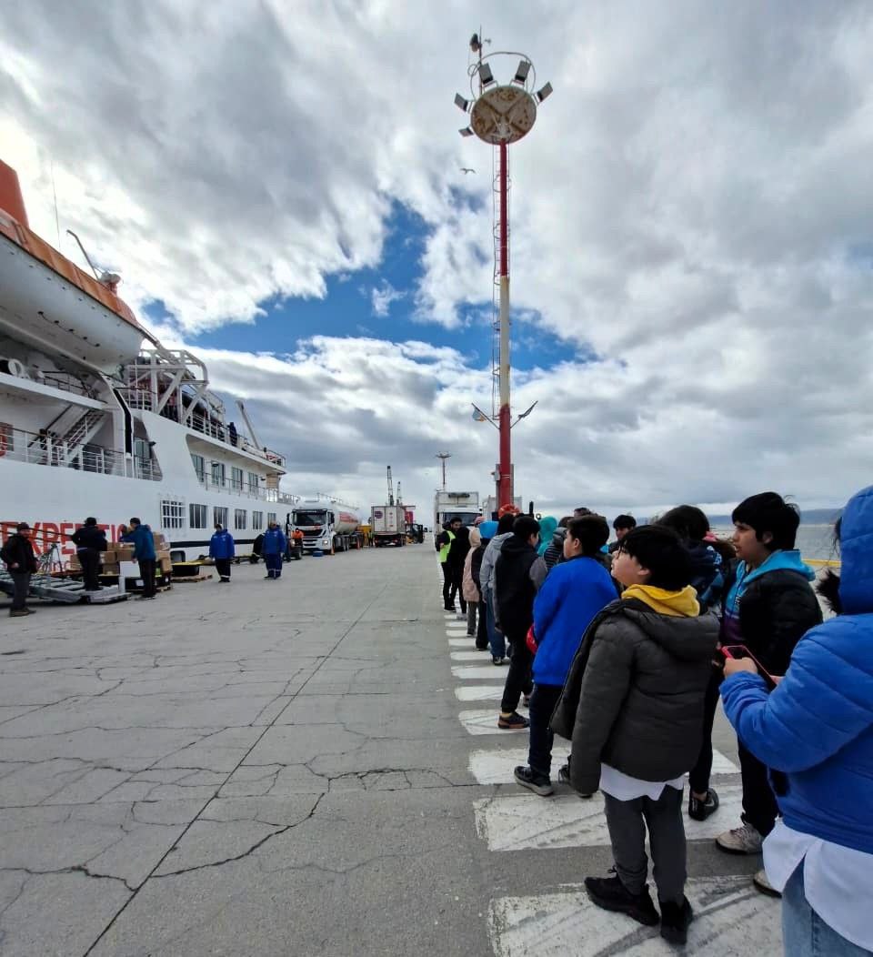 INICIÓ EL CICLO DE VISITAS ESCOLARES A CRUCEROS ANTÁRTICOS