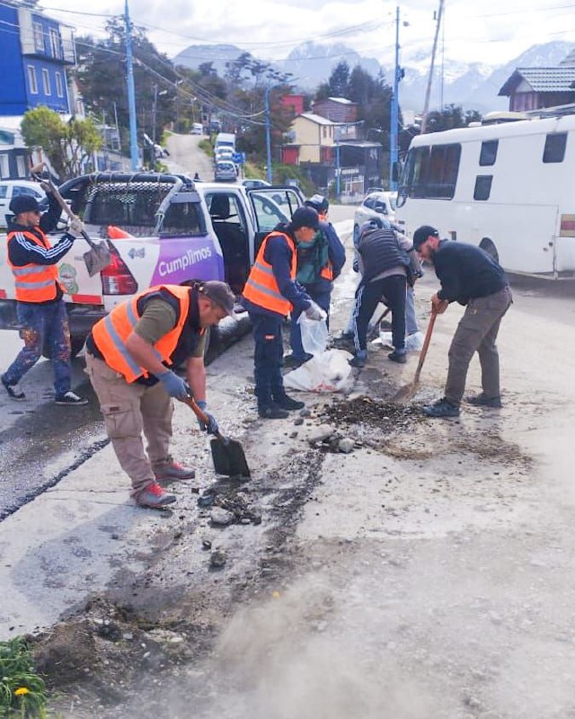 EL MUNICIPIO REALIZÓ OPERATIVO DE LIMPIEZA TRAS EL DESBORDE DEL ARROYO BUENA ESPERANZA