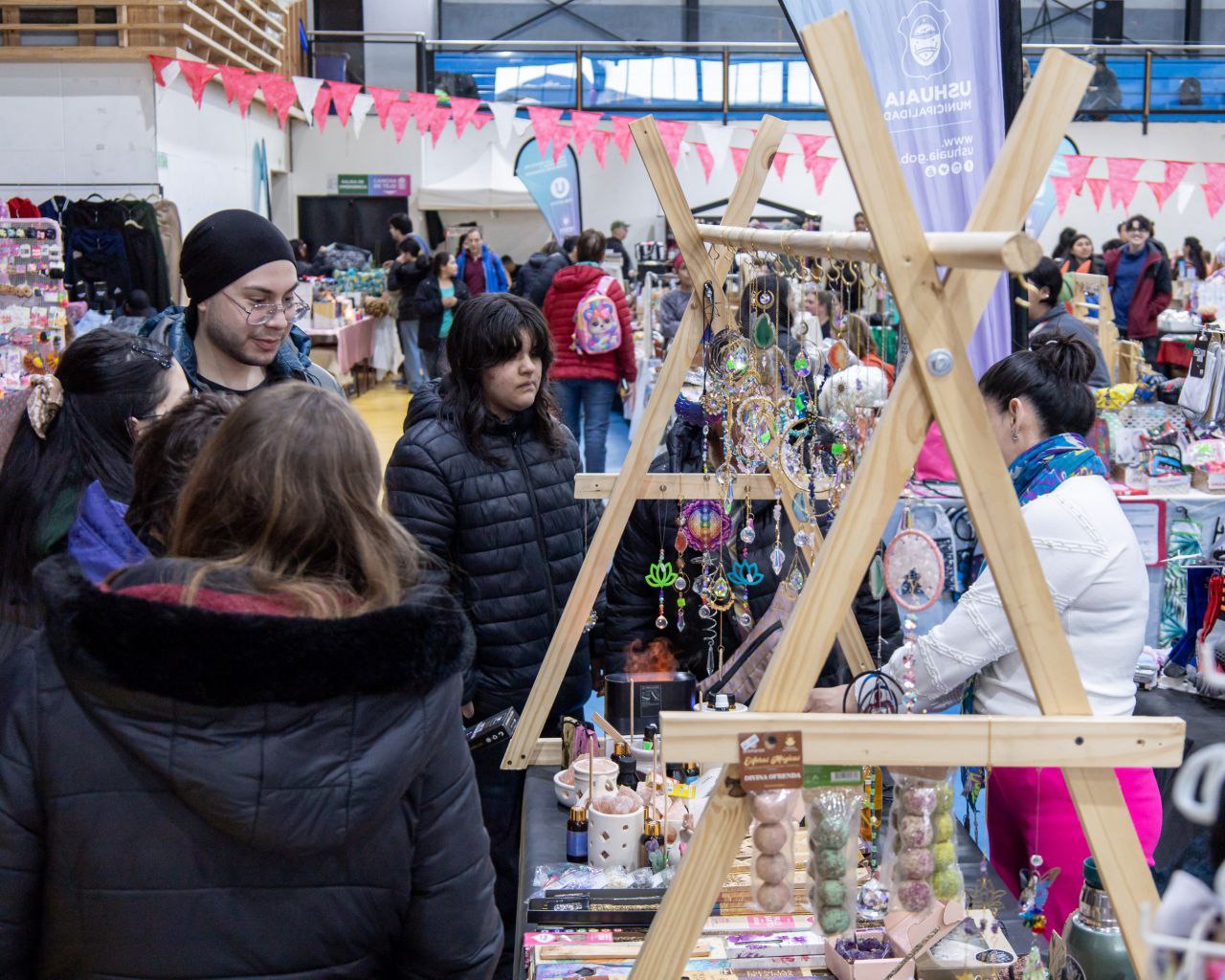LA EXPO EMPRENDIENDO EL FUTURO Y EL MERCADO CONCENTRADOR VOLVIERON A MOVILIZAR A USHUAIA