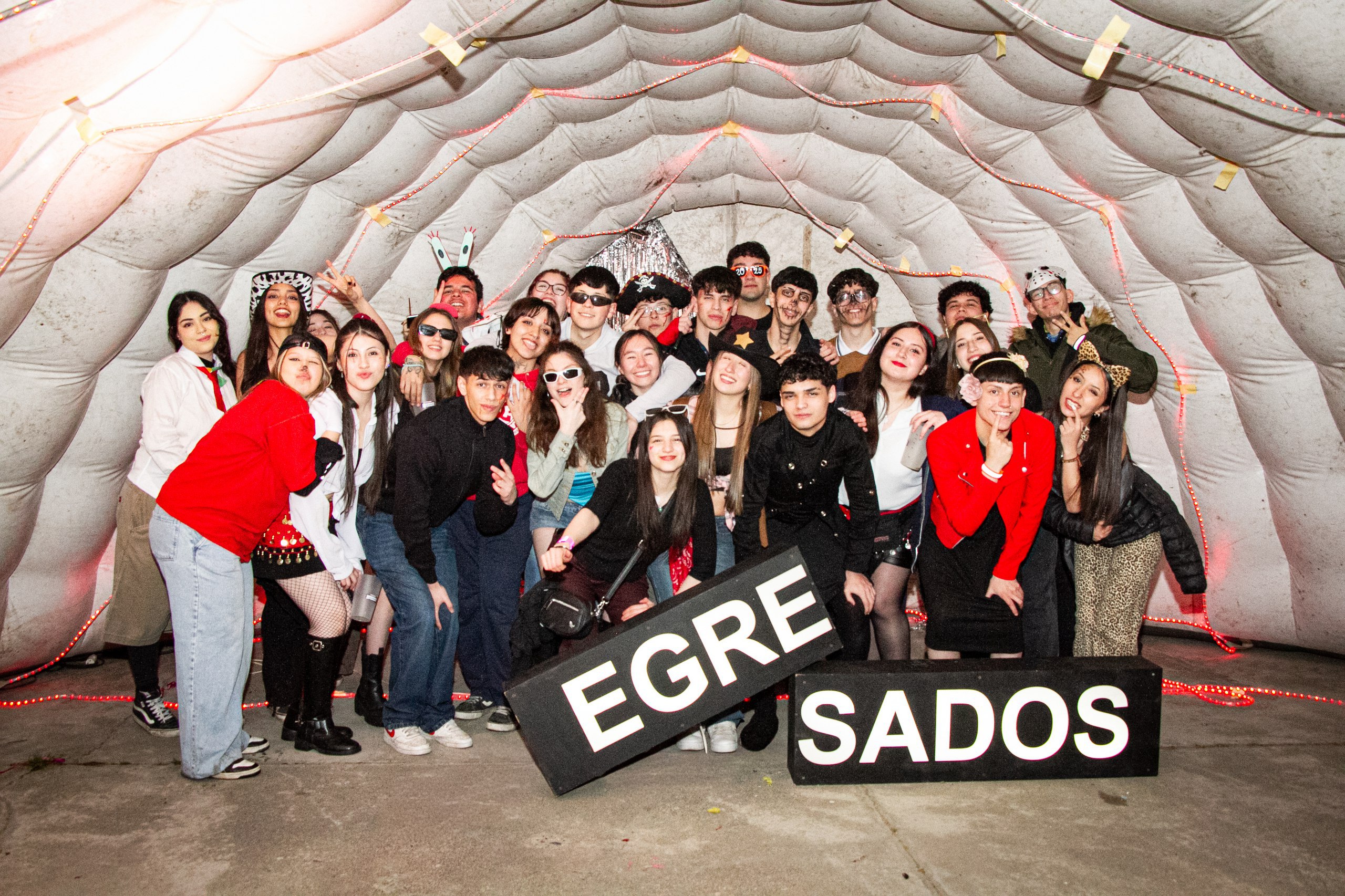 MÁS DE 1000 ESTUDIANTES DEL ÚLTIMO AÑO DEL SECUNDARIO DISFRUTARON DE LA SERENATA ESTUDIANTIL ORGANIZADA POR EL MUNICIPIO