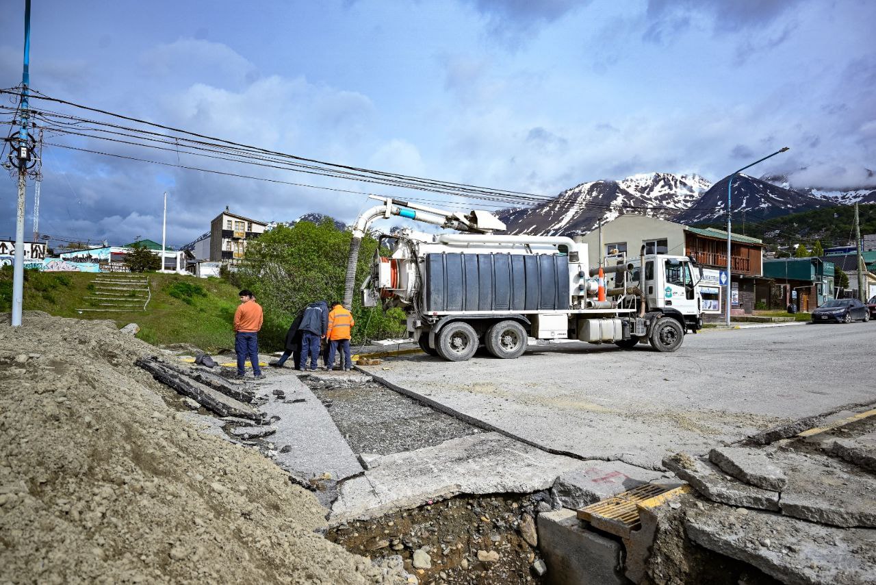 TRABAJOS DE DESOBSTRUCCIÓN Y SANEAMIENTO EN EL ARROYO DEL ESTE: LA CALLE YAGANES PERMANECERÁ CERRADA DURANTE TODA LA SEMANA