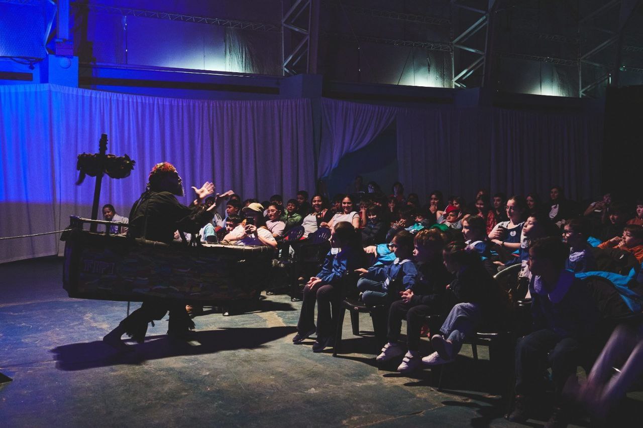 LA OBRA TEATRAL “LA ESPUMA DEL MAR EN LA ISLA DEL SILENCIO” CERRÓ SU CICLO DE FUNCIONES EN EL CENTRO CULTURAL ESTHER FADUL