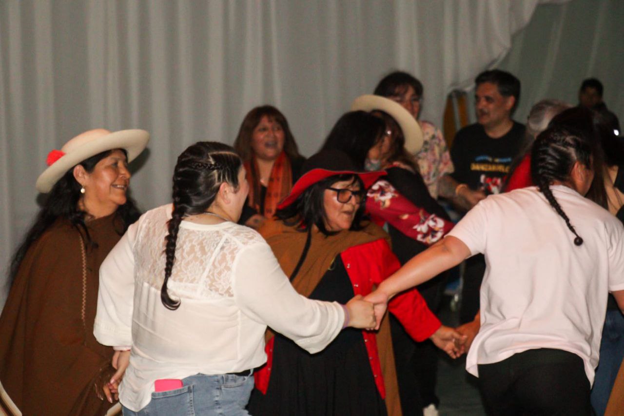 VECINOS Y VECINAS DISFRUTARON DE LA “FIESTA DE LAS PROVINCIANÍAS” EN EL CENTRO CULTURAL ESTHER FADUL