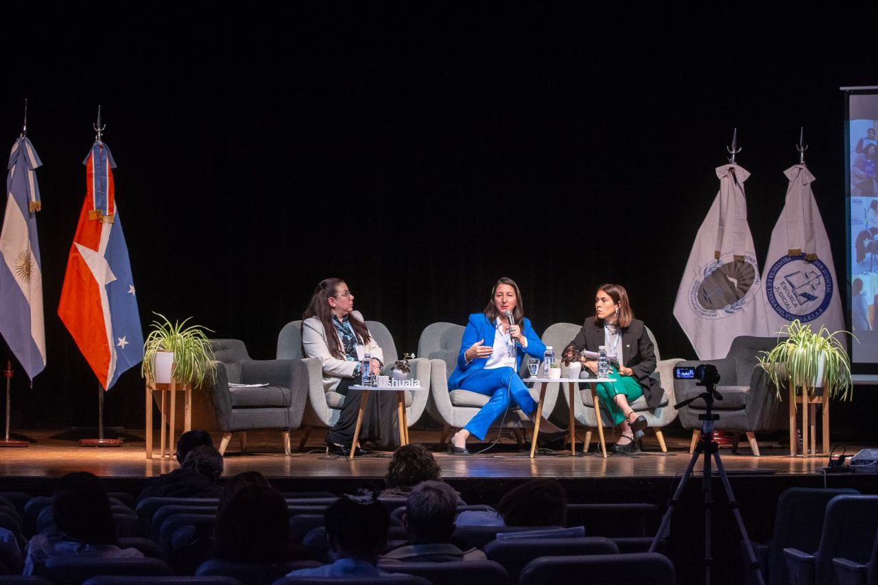 DEFENSORÍA MUNICIPAL Y LAS POLÍTICAS MUNICIPALES EN MATERIA DE GÉNERO PRESENTES EN LAS XIII JORNADAS INTERNACIONALES DE VIOLENCIA DE GÉNERO Y DELITOS CONEXOS