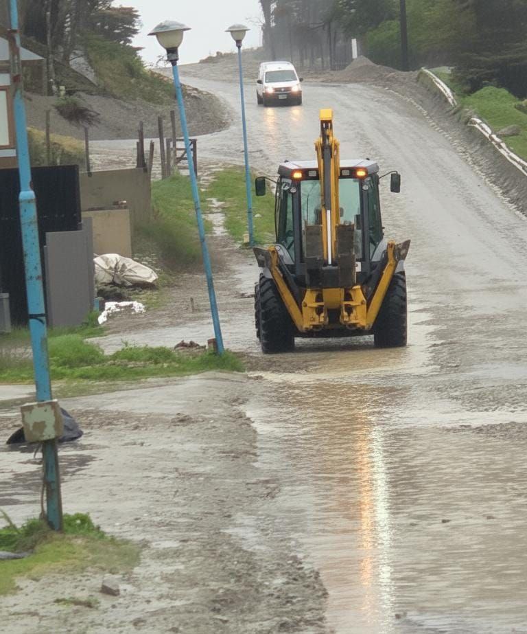 LA MUNICIPALIDAD DE USHUAIA INTERVIENE EN ZONAS ANEGADAS TRAS LAS INTENSAS PRECIPITACIONES