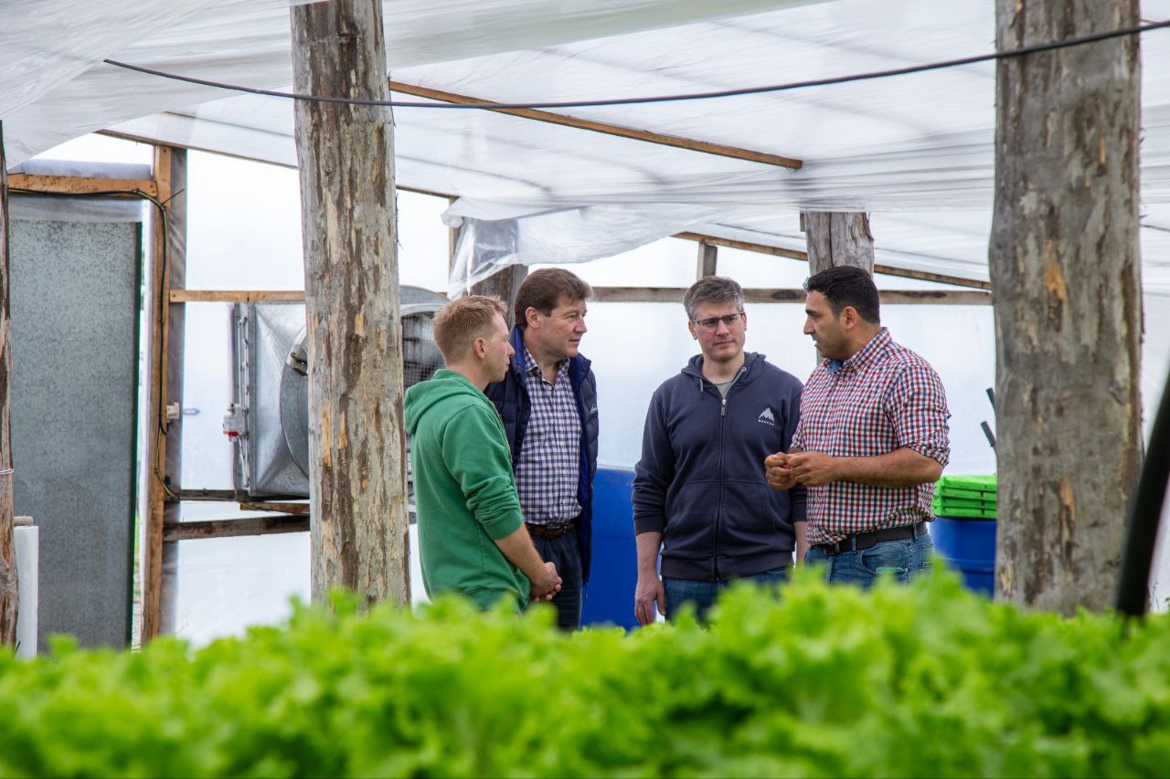 “SON UN EJEMPLO DE INGENIO Y TRABAJO”, AFIRMÓ MELELLA TRAS VISITAR EL EMPRENDIMIENTO VERDENOVA EN TOLHUIN