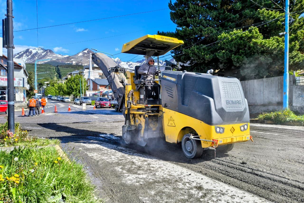 LA MUNICIPALIDAD AVANZA CON TRABAJOS DE REPAVIMENTACIÓN EN EL SECTOR DE LAS SEIS ESQUINAS