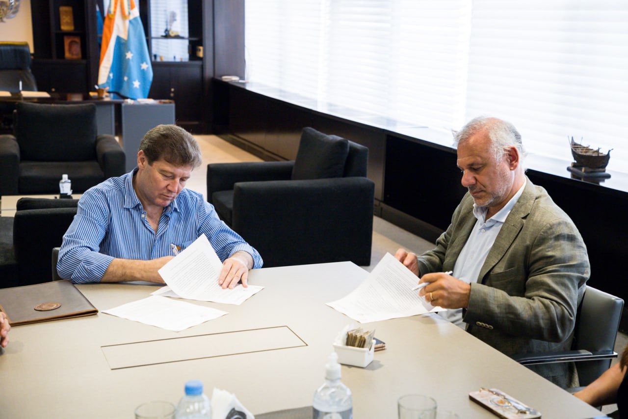 EL GOBERNADOR MELELLA FIRMÓ UN CONVENIO DE COOPERACIÓN CON NEWSAN PARA MÁS INFRAESTRUCTURA EN LA PRODUCCIÓN DE MEJILLONES