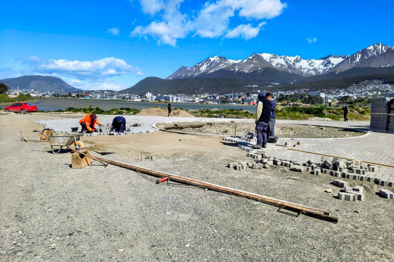 EL MUNICIPIO DE USHUAIA DA CONTINUIDAD A LOS TRABAJOS EN LA PASARELA PEDRO FIQUE