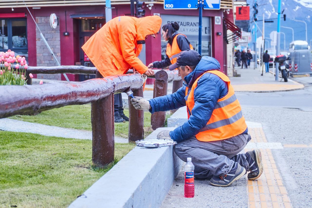 PERSONAL MUNICIPAL DE USHUAIA AVANZA EN LA PUESTA EN VALOR DE LA CIUDAD