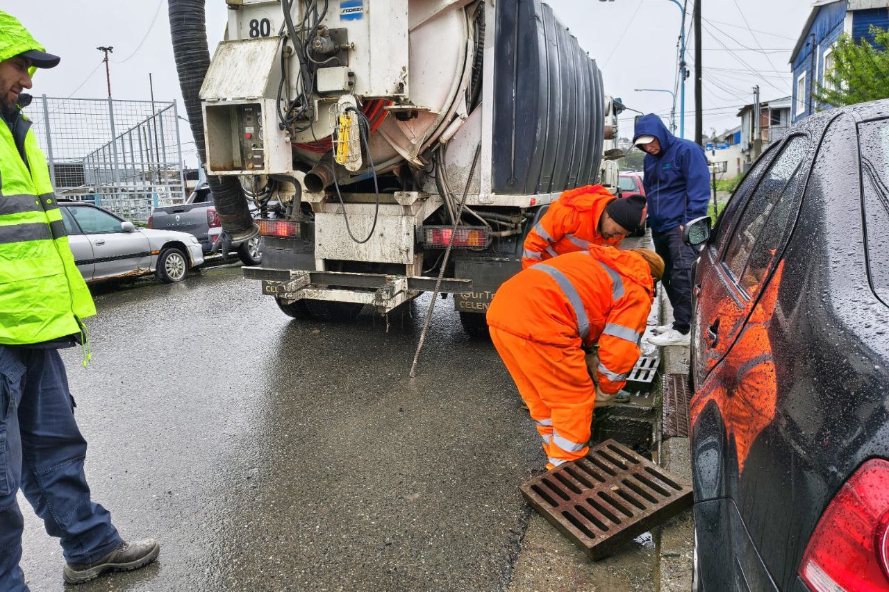 LA MUNICIPALIDAD DE USHUAIA CONTINÚA EL OPERATIVO ANTE EL TEMPORAL DE LLUVIAS