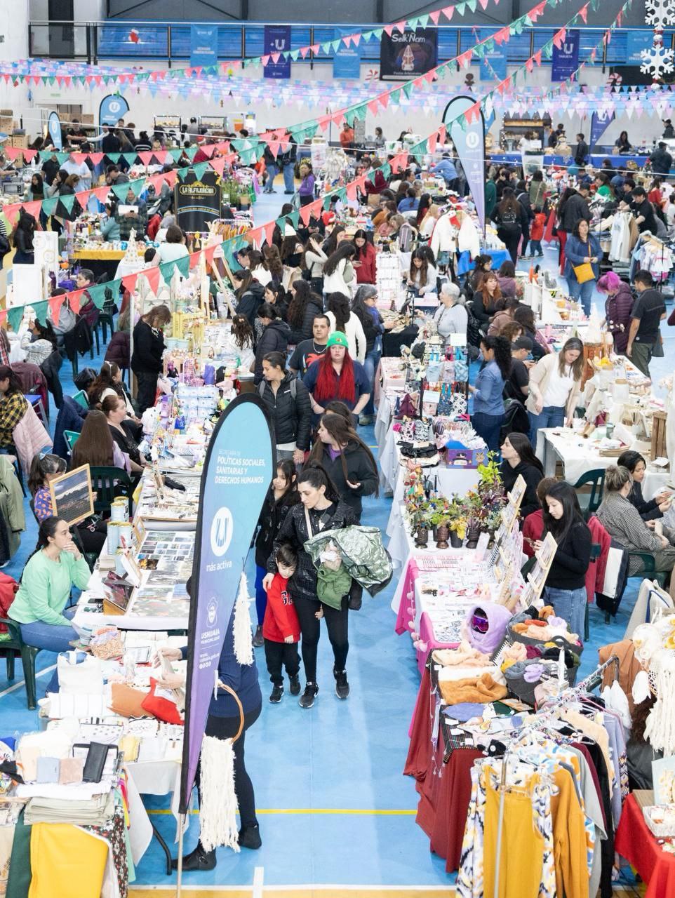 MÁS DE 170 NIÑOS Y NIÑAS DISFRUTARON DE UN ENCUENTRO CON PAPÁ NOEL EN LA EXPO EMPRENDIENDO NAVIDAD