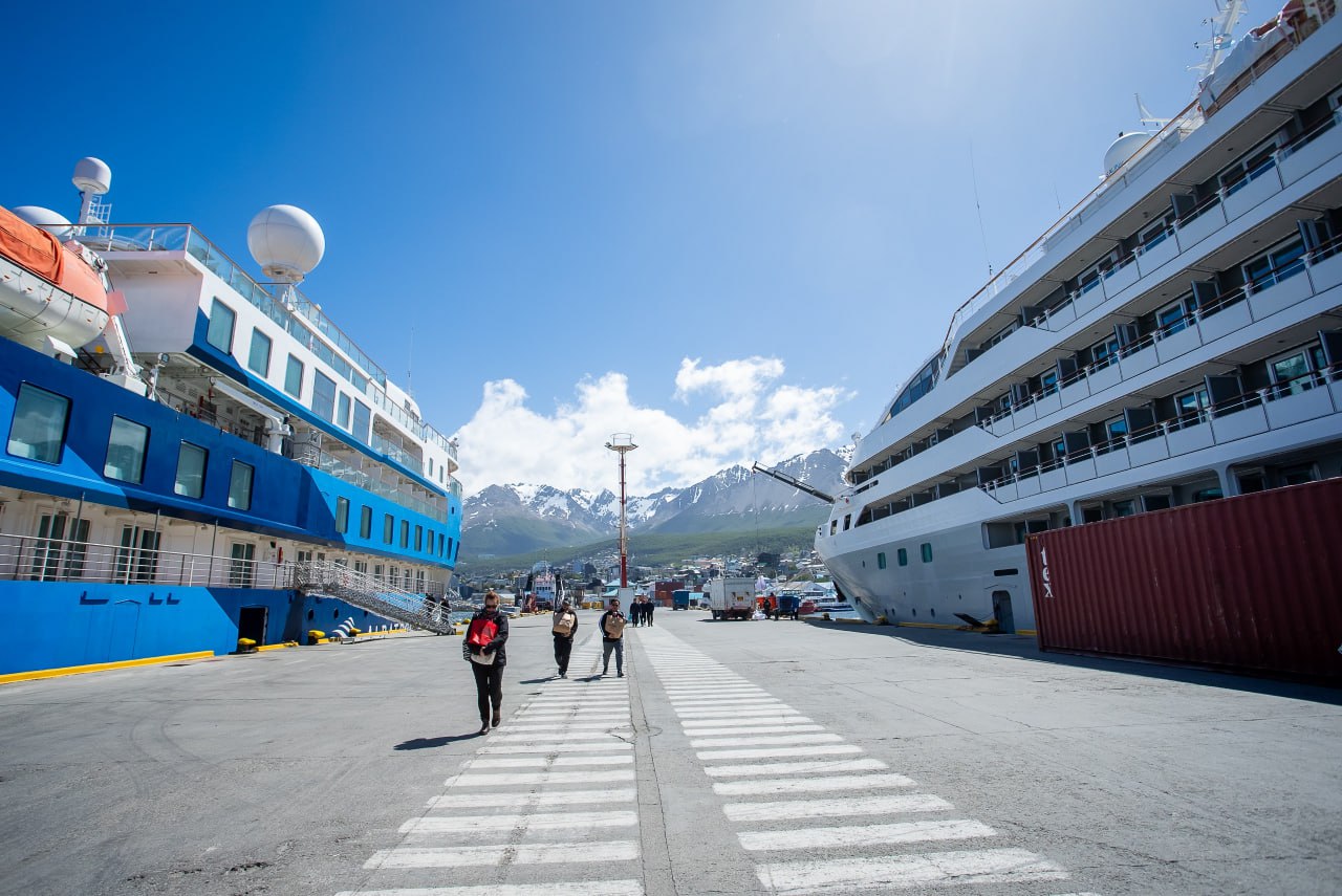 EL PUERTO DE USHUAIA SE PREPARA PARA UN FIN DE SEMANA CLAVE CON EL ARRIBO DE 16 CRUCEROS INTERNACIONALES