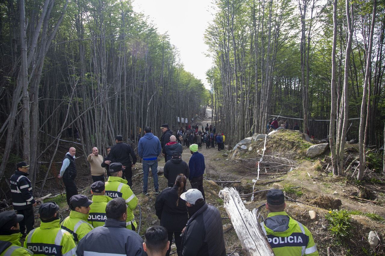 ALLANAMIENTOS EN LA CAUSA JUDICIAL POR EL INTENTO DE USURPACIÓN DE TIERRAS MUNICIPALES DE USHUAIA