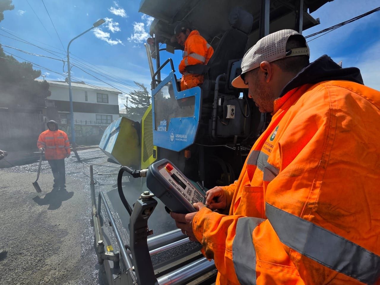 EL MUNICIPIO DE USHUAIA AVANZÓ EN LA REPAVIMENTACIÓN DE LA CALLE 12 DE OCTUBRE