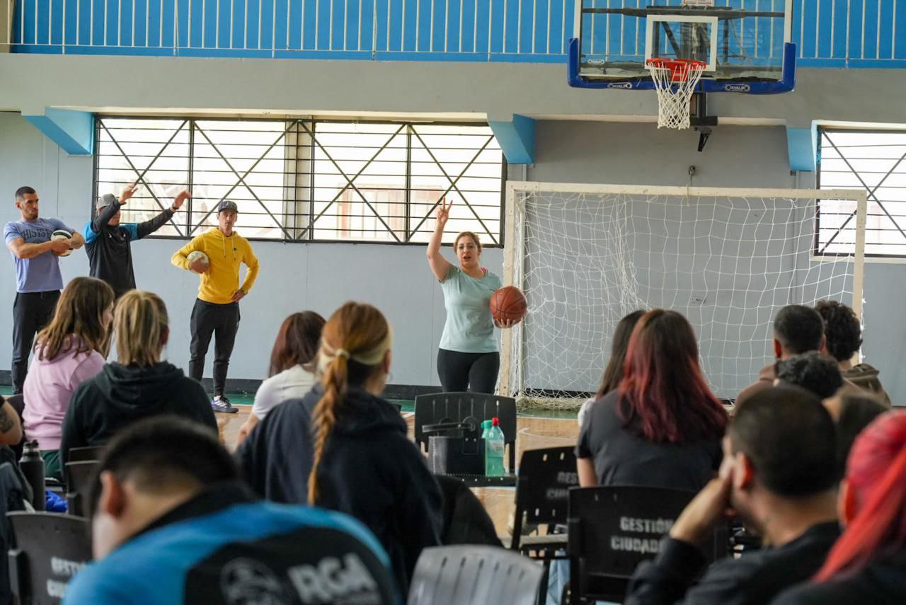 EL MUNICIPIO FORTALECE LA FORMACIÓN DE LOS PROFESORES DE LAS ESCUELAS DEPORTIVAS MUNICIPALES