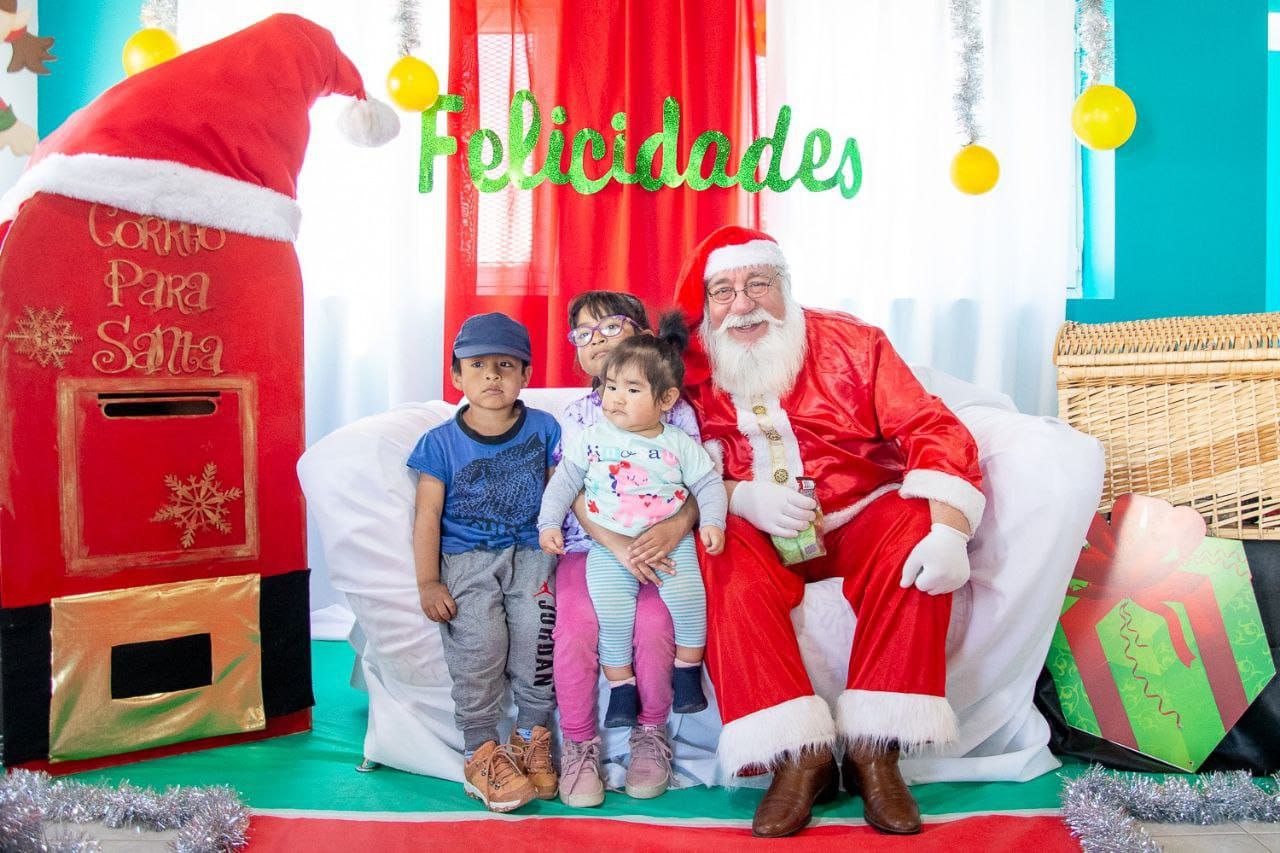 PAPÁ NOEL LLEGA A LOS BARRIOS DE LA CIUDAD
