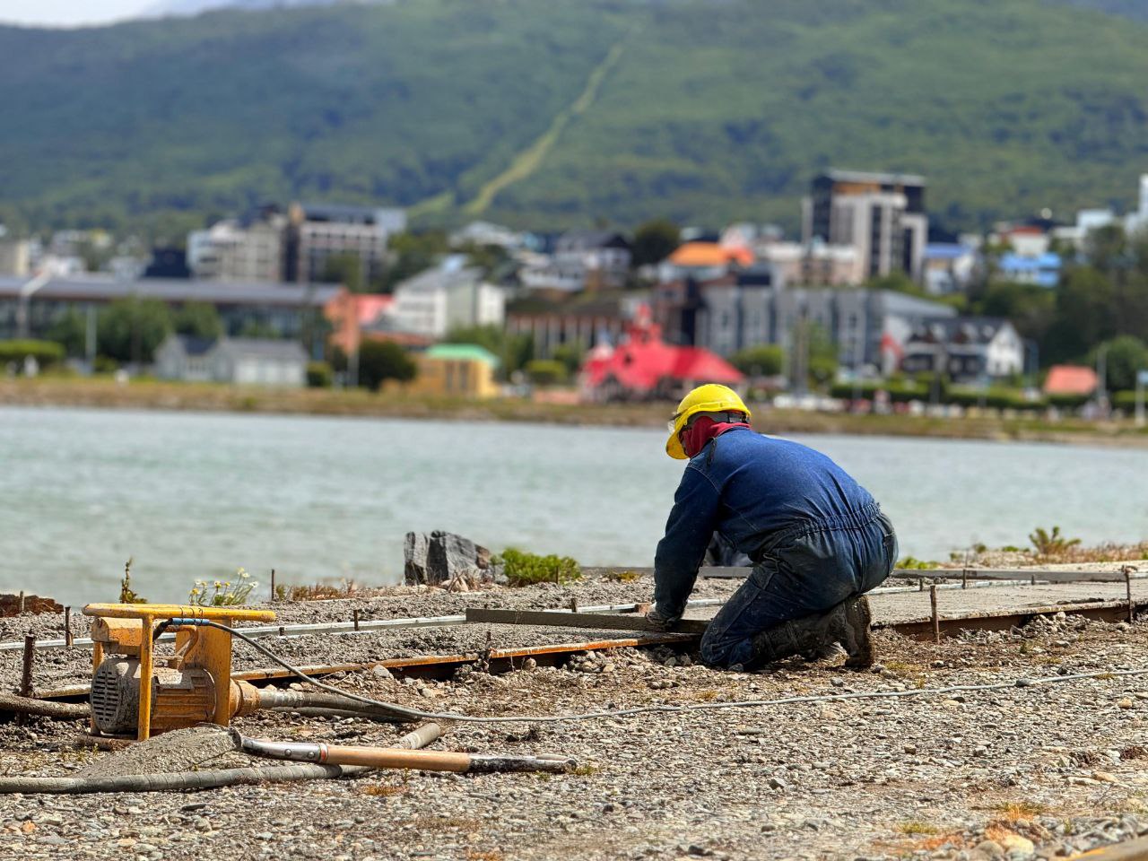 EL MUNICIPIO CONTINÚA LOS TRABAJOS EN LA PASARELA