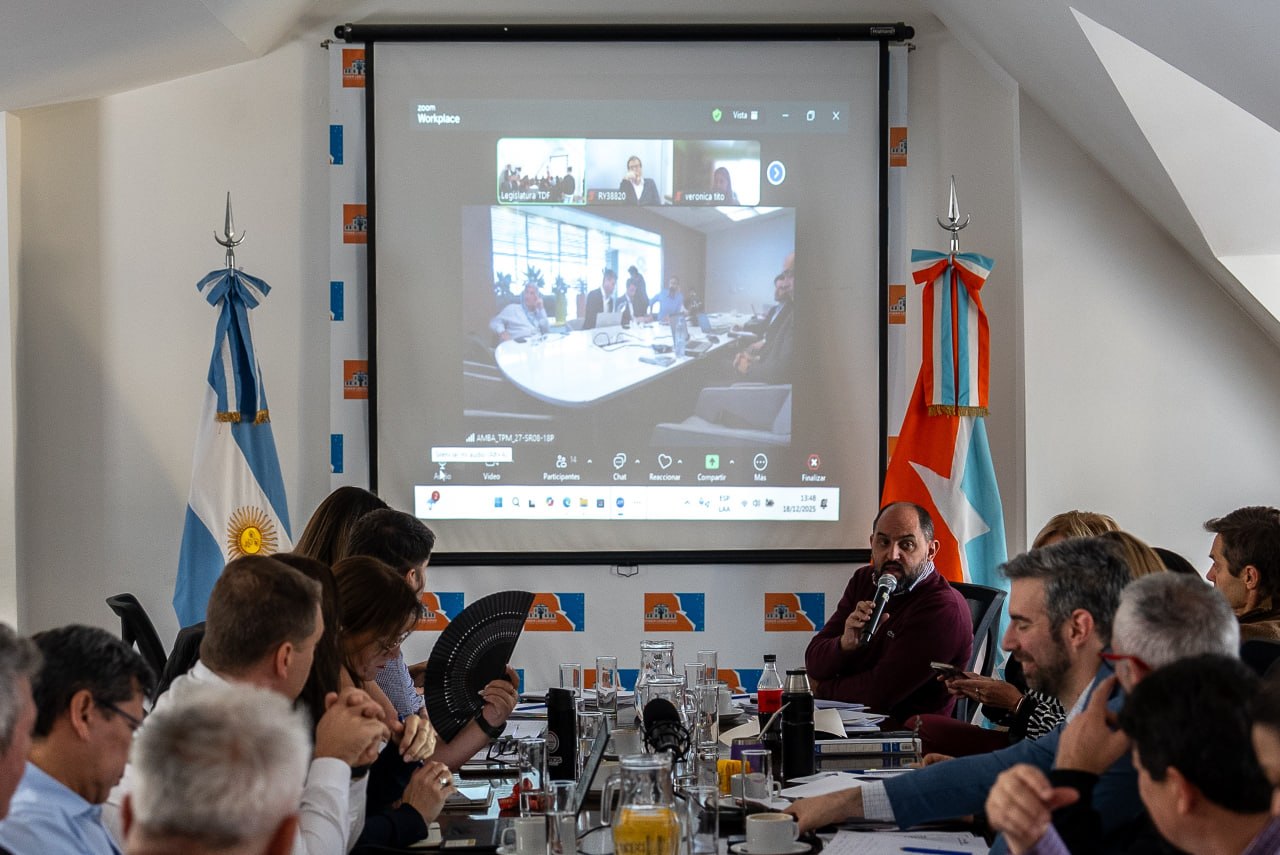 EL EJECUTIVO PRESENTÓ ANTE LA LEGISLATURA DETALLES DEL ACUERDO CON YPF PARA LA TRANSFERENCIA DE YACIMIENTOS CONVENCIONALES