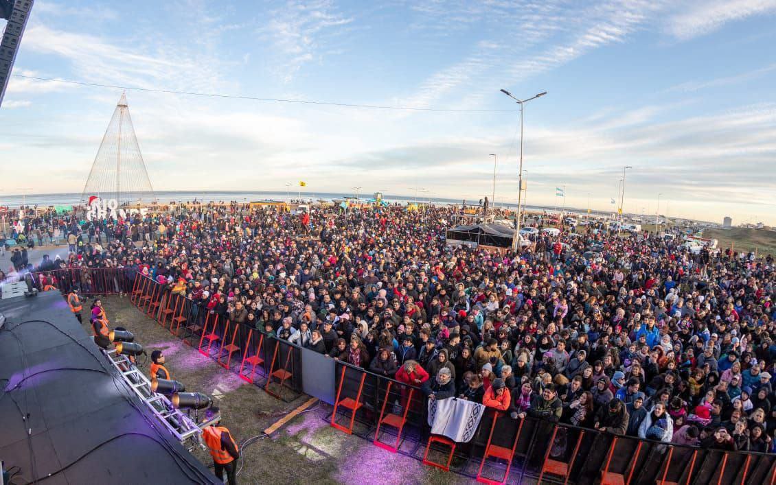 FIESTA MUNICIPAL DEL ENCENDIDO DEL ARBOLITO: EXPECTATIVA HOTELERA ANTE LA LLEGADA DE LUCK RA